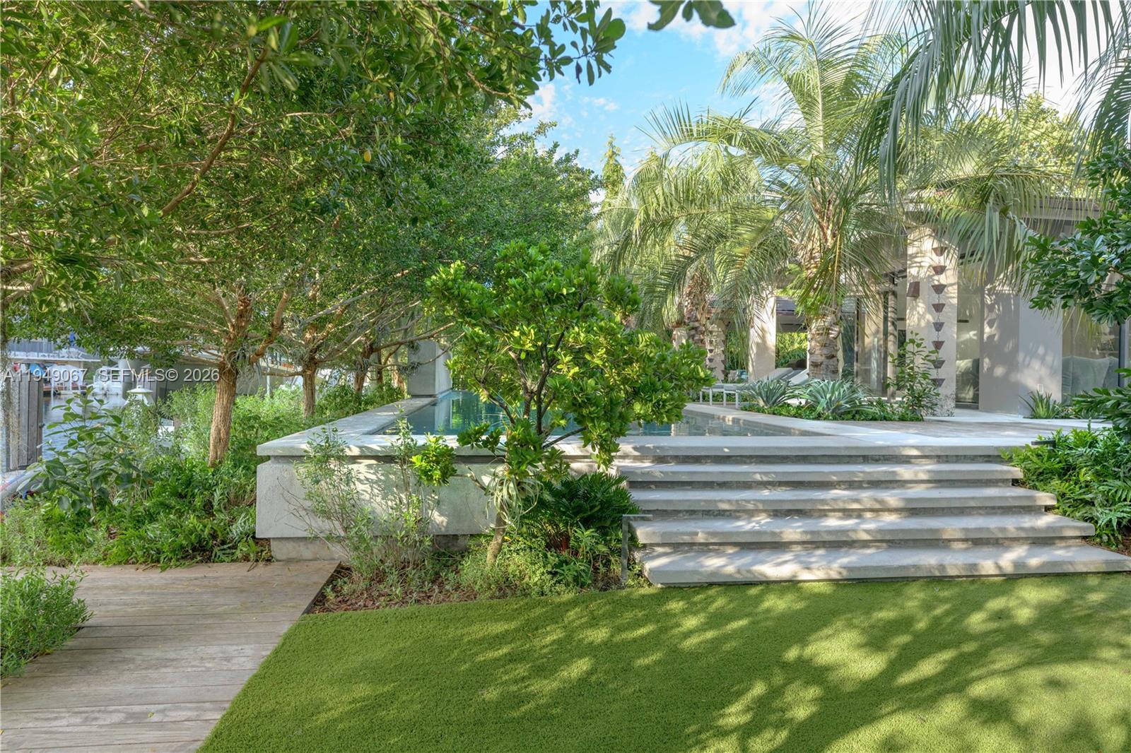 6840 Sunrise Pl Coral Gables, FL 33133