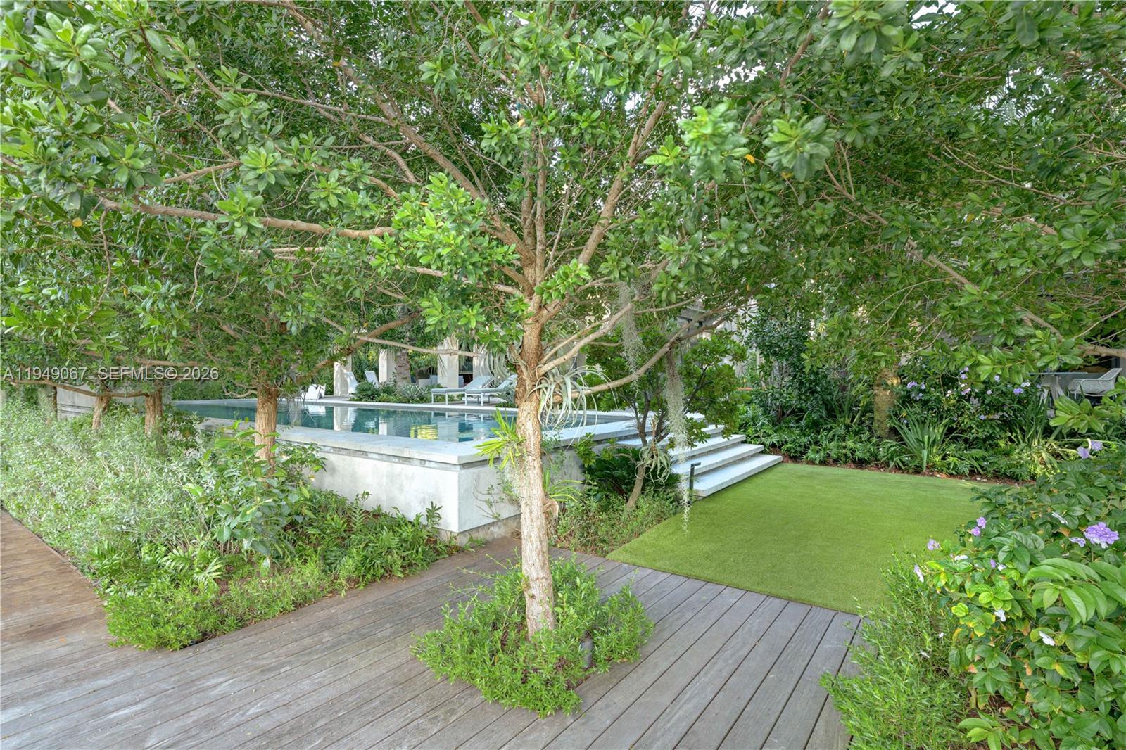 6840 Sunrise Pl Coral Gables, FL 33133