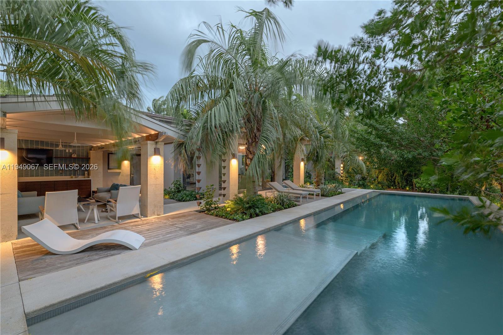 6840 Sunrise Pl Coral Gables, FL 33133