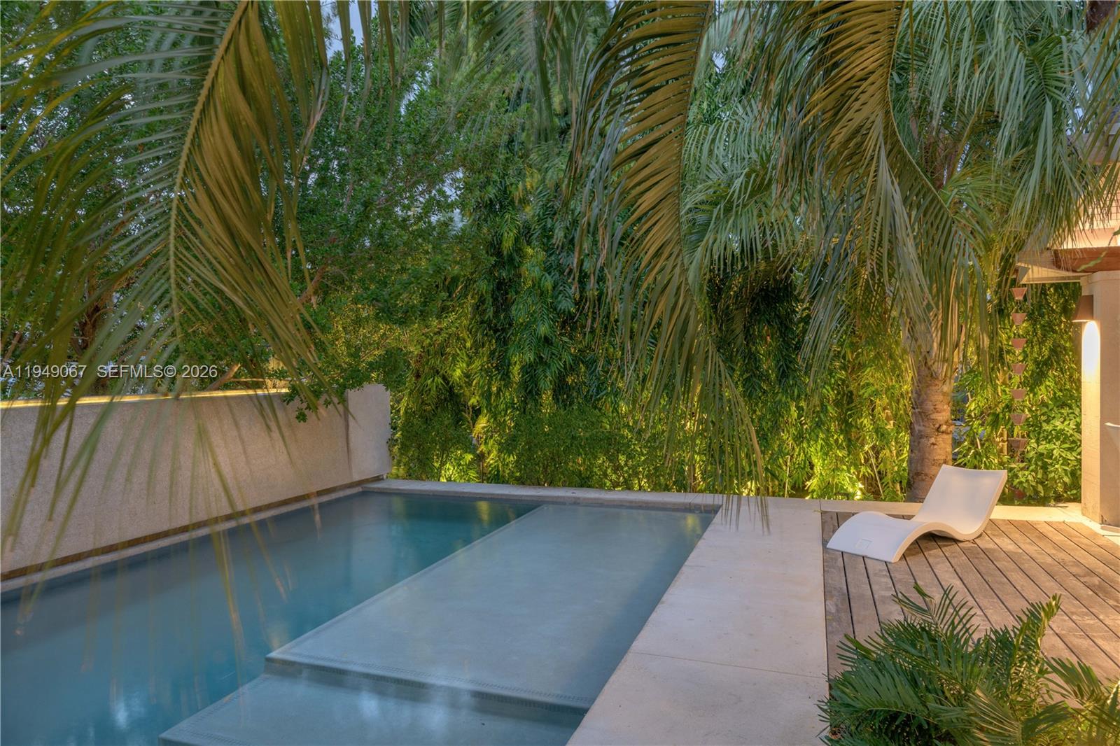 6840 Sunrise Pl Coral Gables, FL 33133