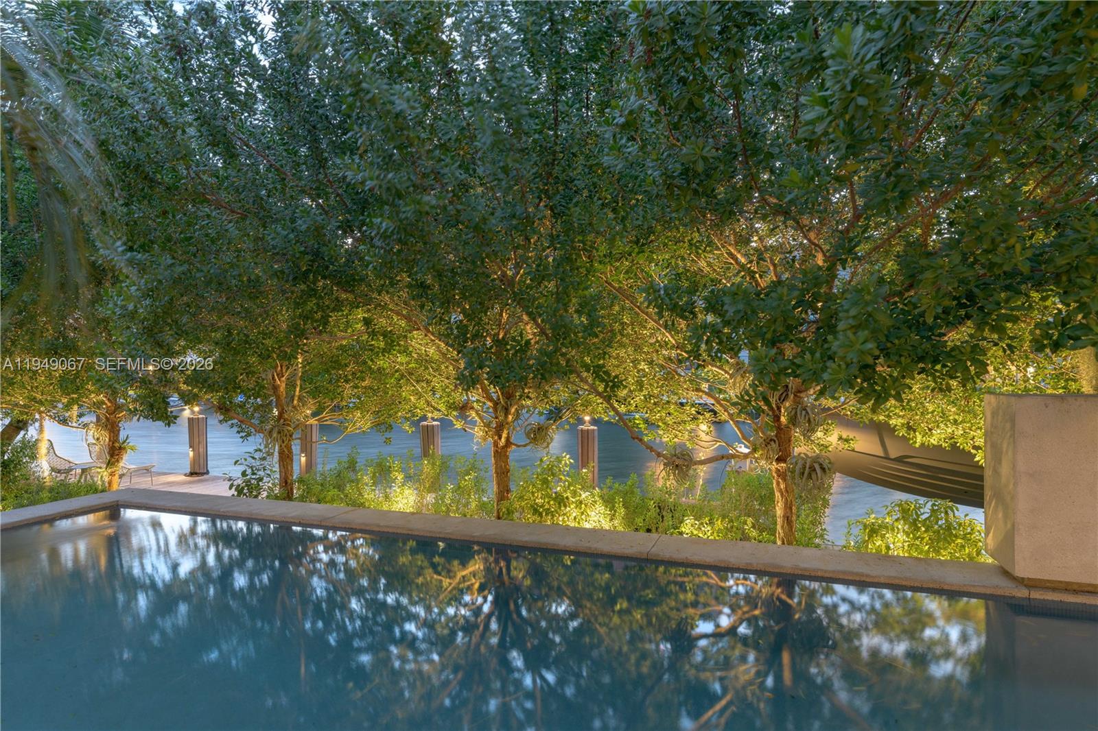 6840 Sunrise Pl Coral Gables, FL 33133