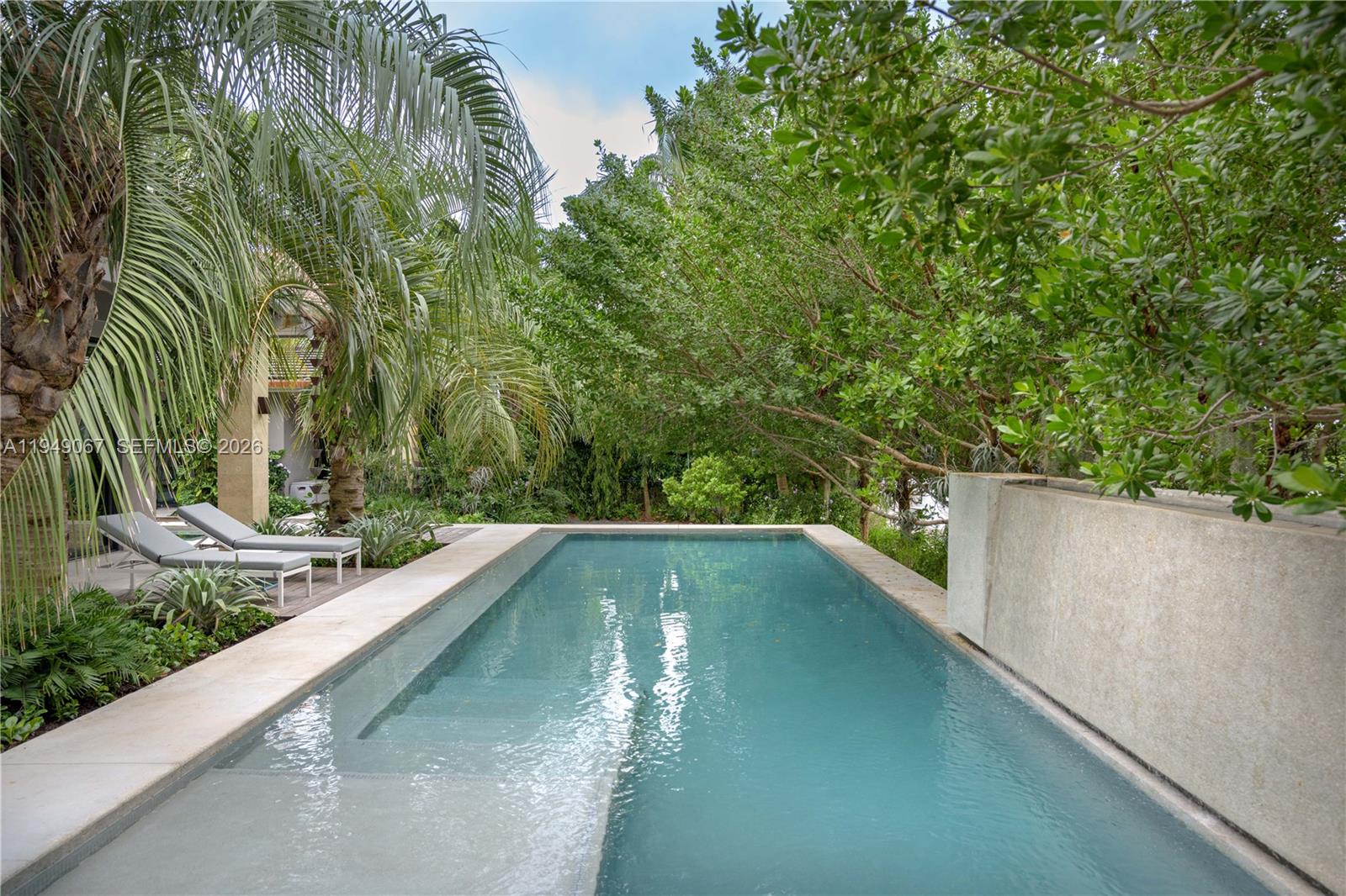 6840 Sunrise Pl Coral Gables, FL 33133