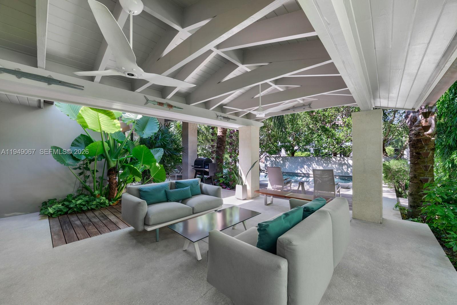 6840 Sunrise Pl Coral Gables, FL 33133