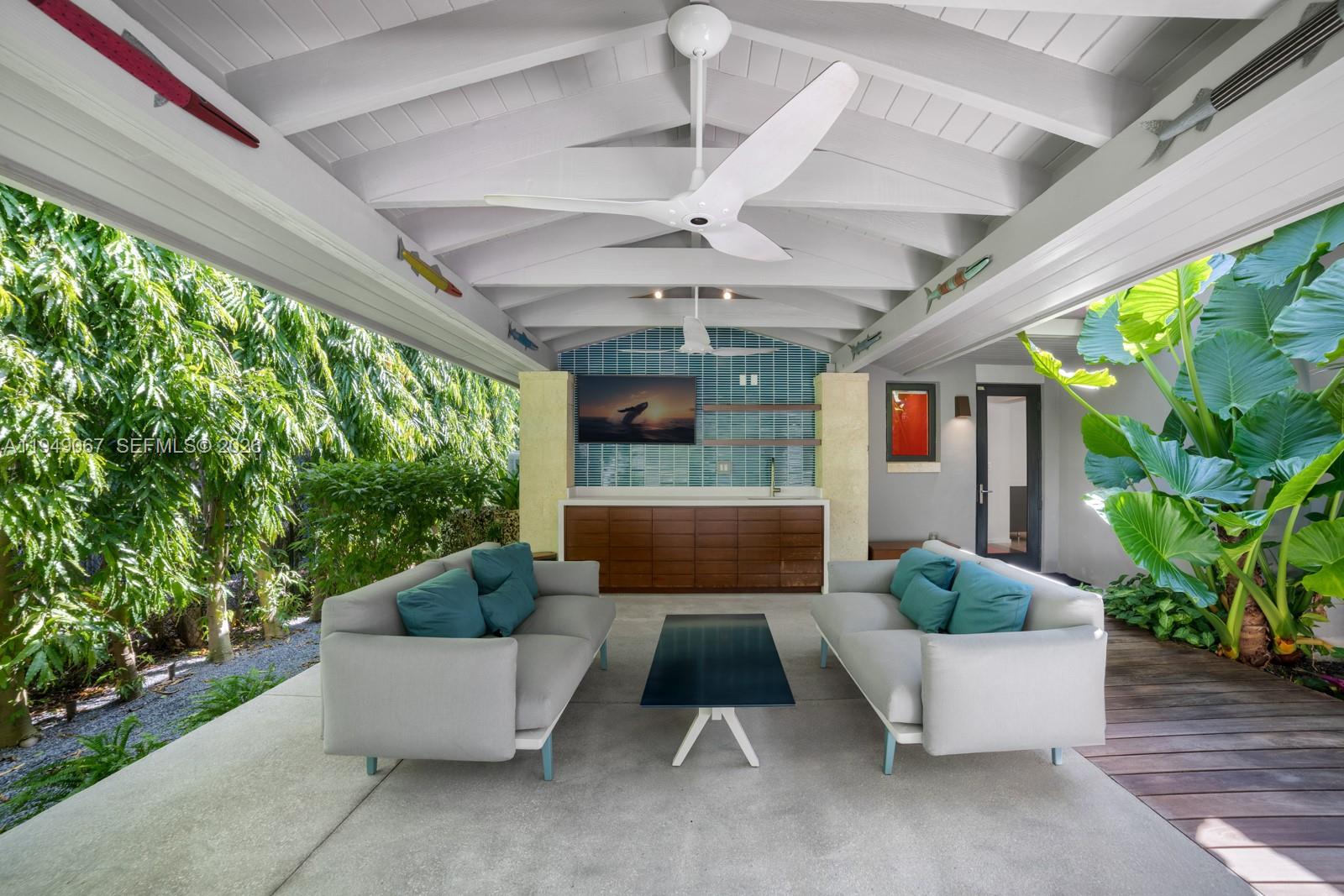 6840 Sunrise Pl Coral Gables, FL 33133