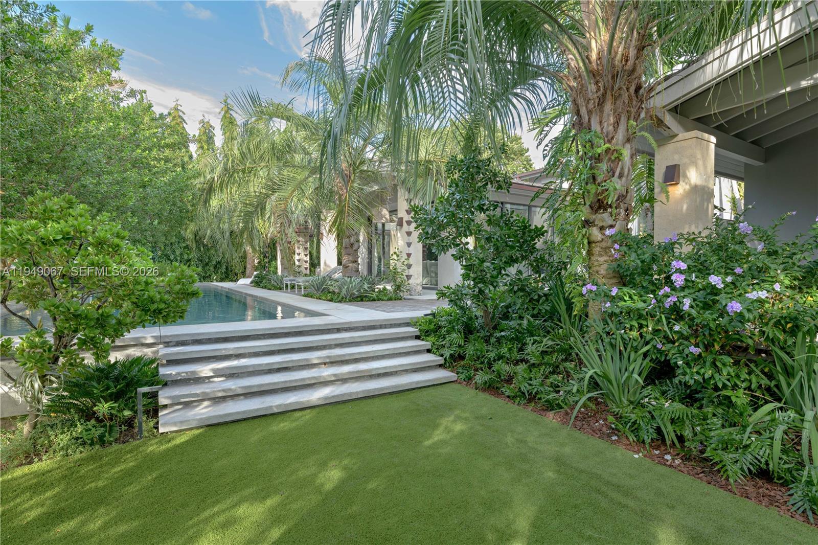 6840 Sunrise Pl Coral Gables, FL 33133