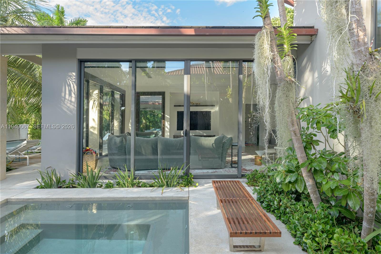 6840 Sunrise Pl Coral Gables, FL 33133