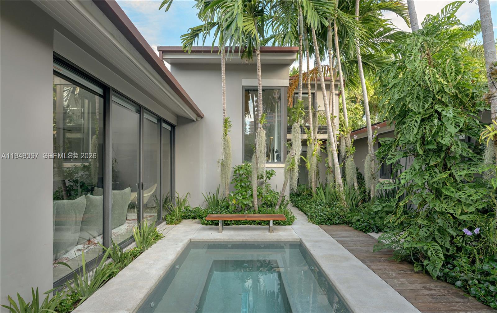 6840 Sunrise Pl Coral Gables, FL 33133