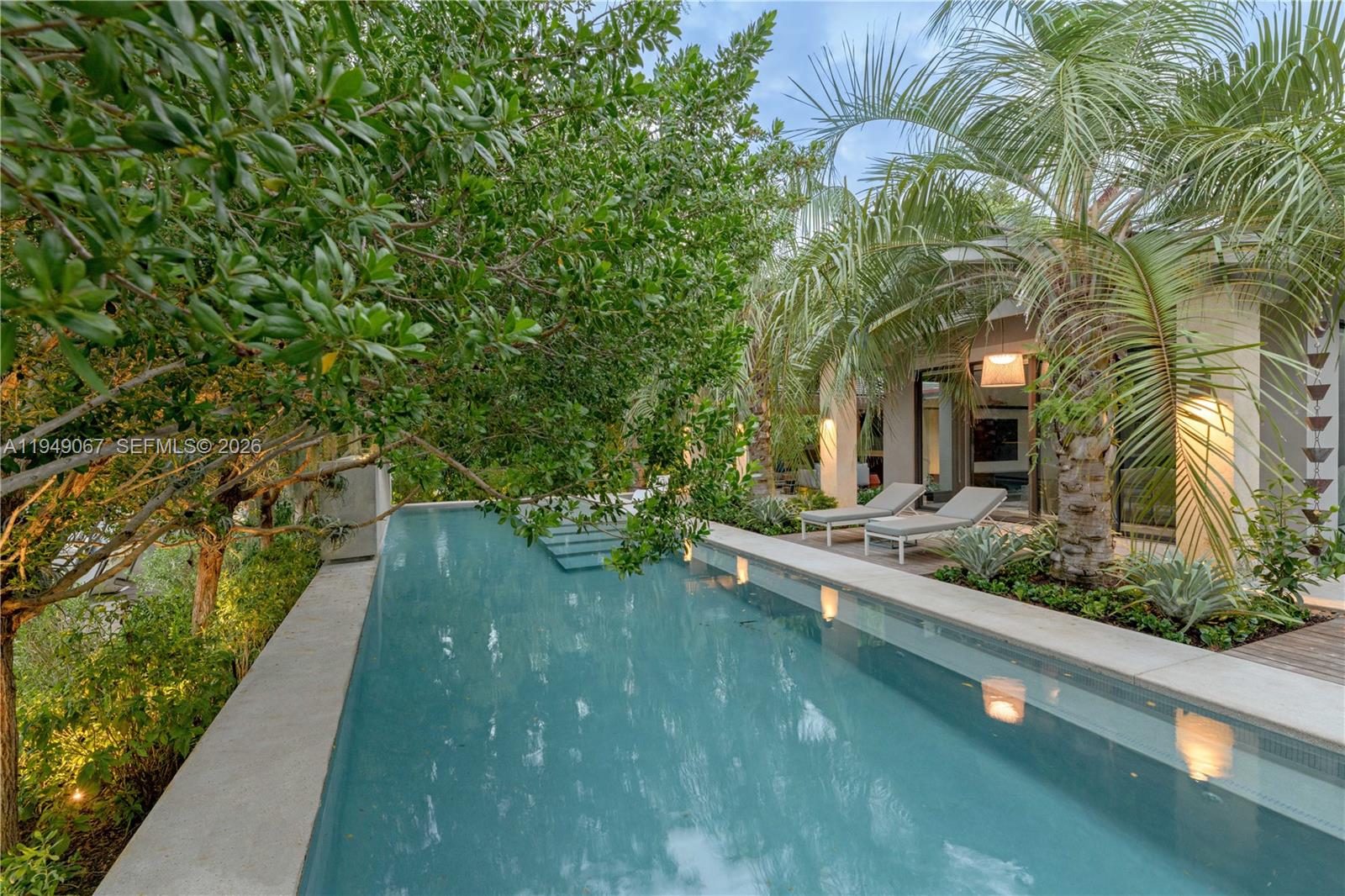 6840 Sunrise Pl Coral Gables, FL 33133