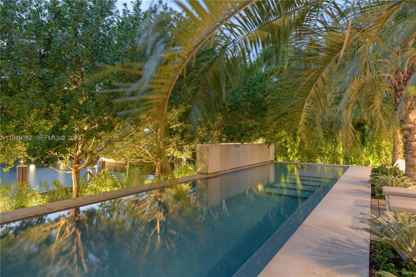 6840 Sunrise Pl Coral Gables, FL 33133