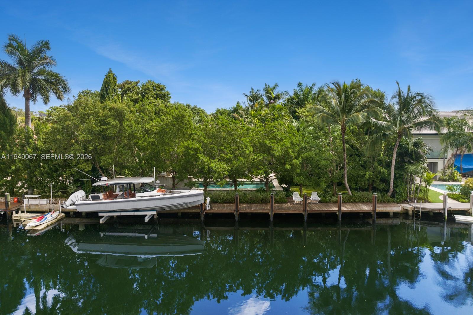 6840 Sunrise Pl Coral Gables, FL 33133