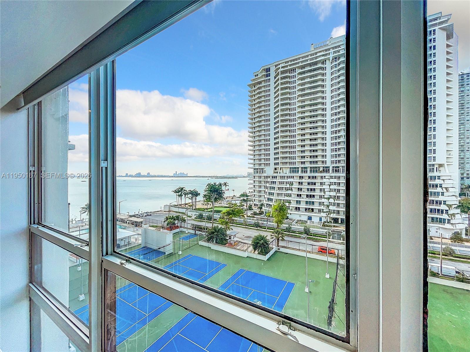 image Charter Club37