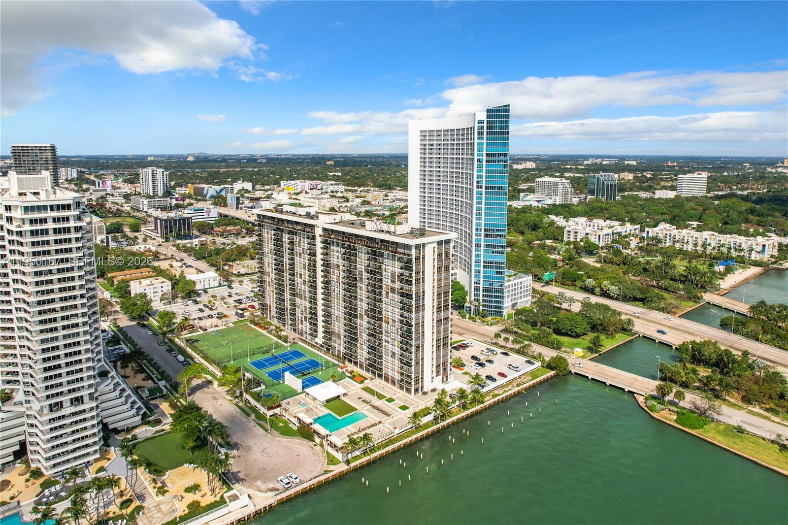 image Charter Club43