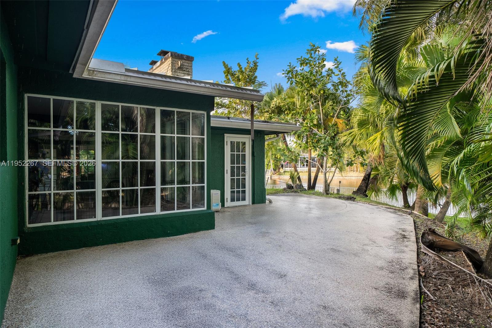 5741 SW 14th St Plantation, FL 33317