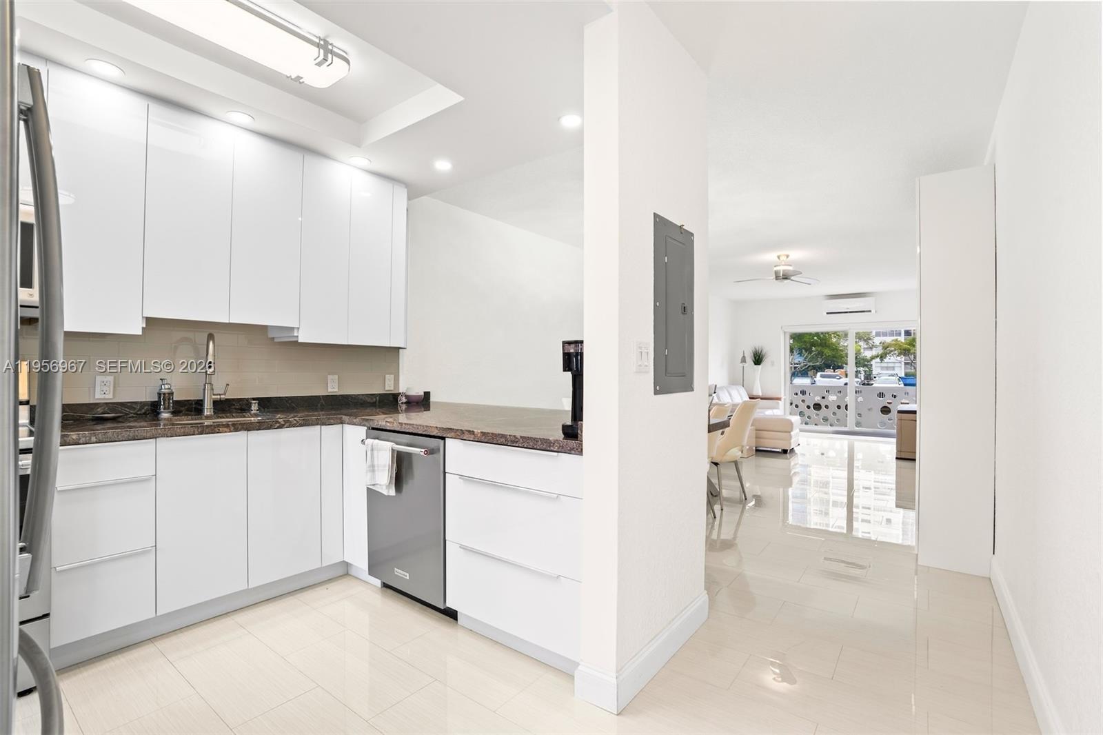 2500 Diana Dr #104 Hallandale Beach, FL 33009