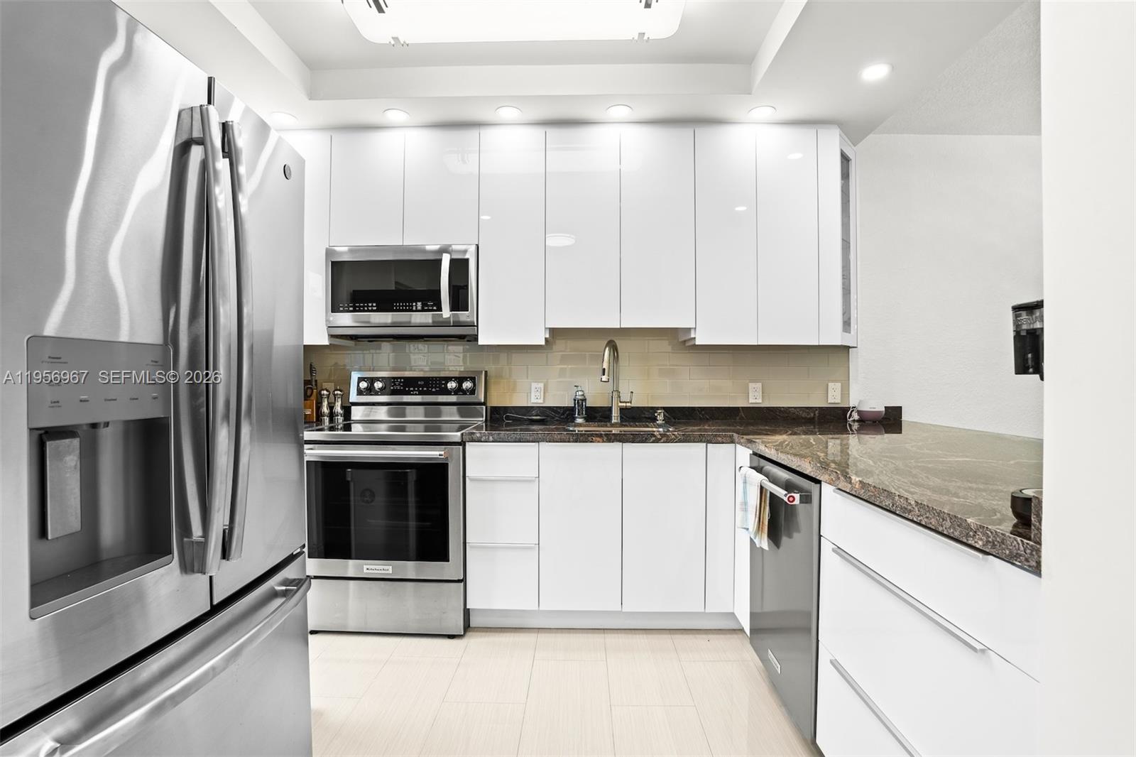 2500 Diana Dr #104 Hallandale Beach, FL 33009