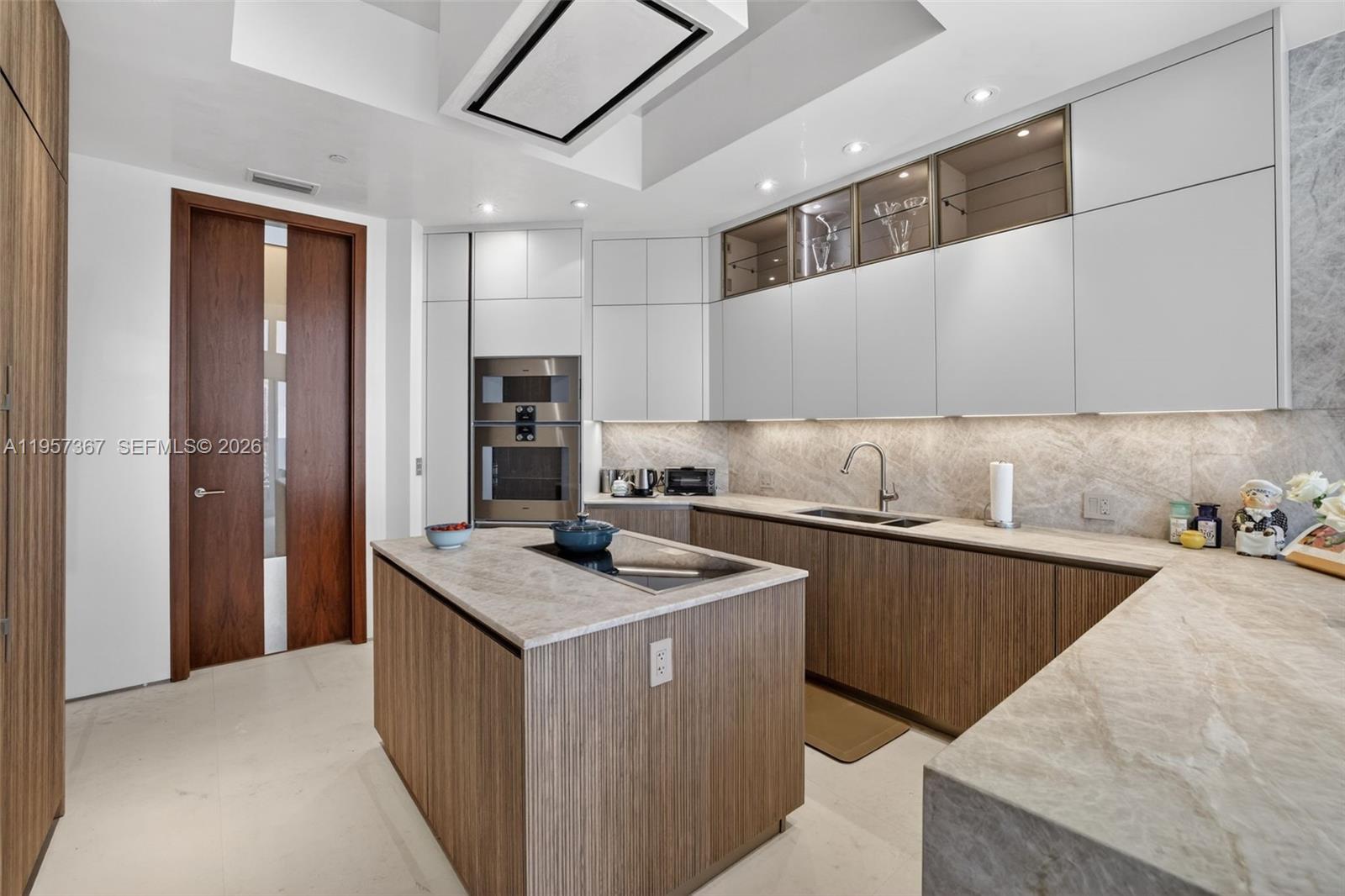 2600 Island Blvd #PH-1 Aventura, FL 33160