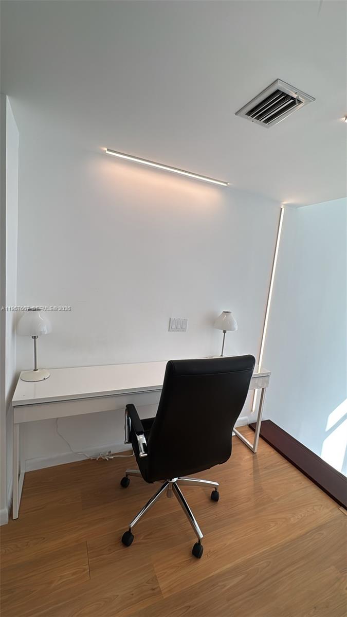 41 SE 5th St #2004 Miami, FL 33131