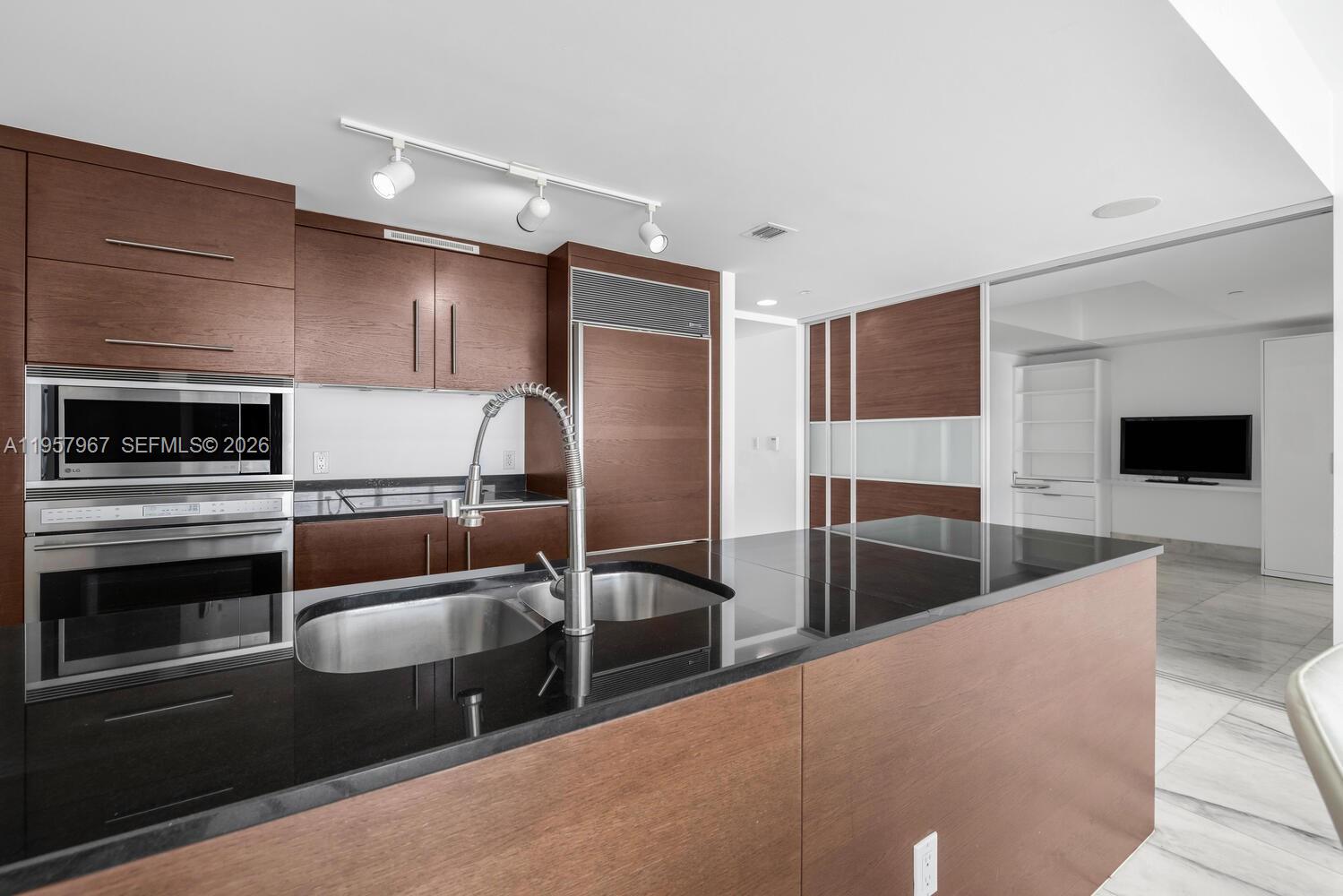 image Icon Brickell I6