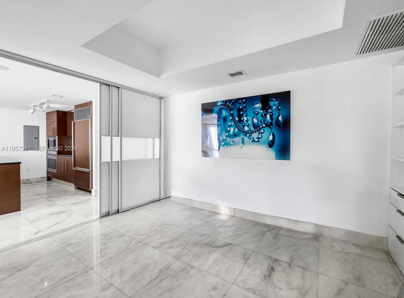 image Icon Brickell I8