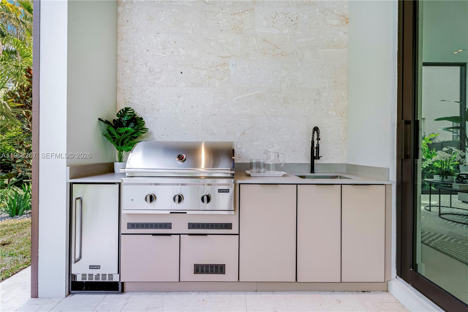 4081 Hardie Ave Miami, FL 33133