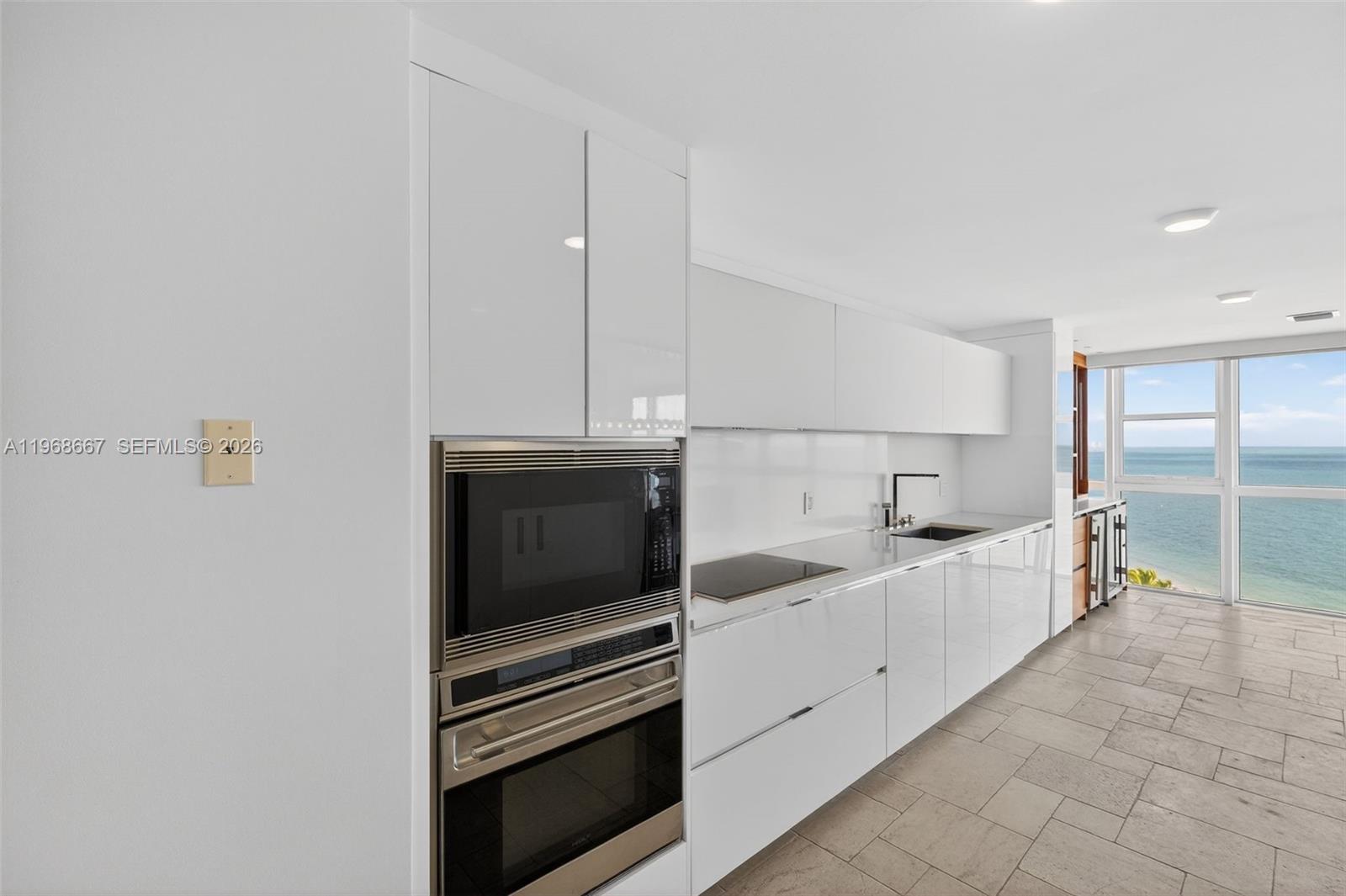 600 Grapetree Dr #11B-N Key Biscayne, FL 33149