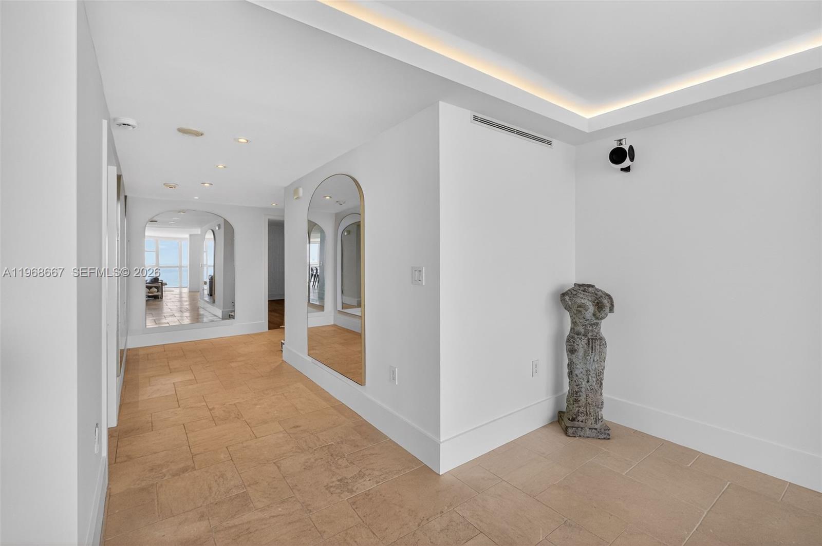 600 Grapetree Dr #11B-N Key Biscayne, FL 33149