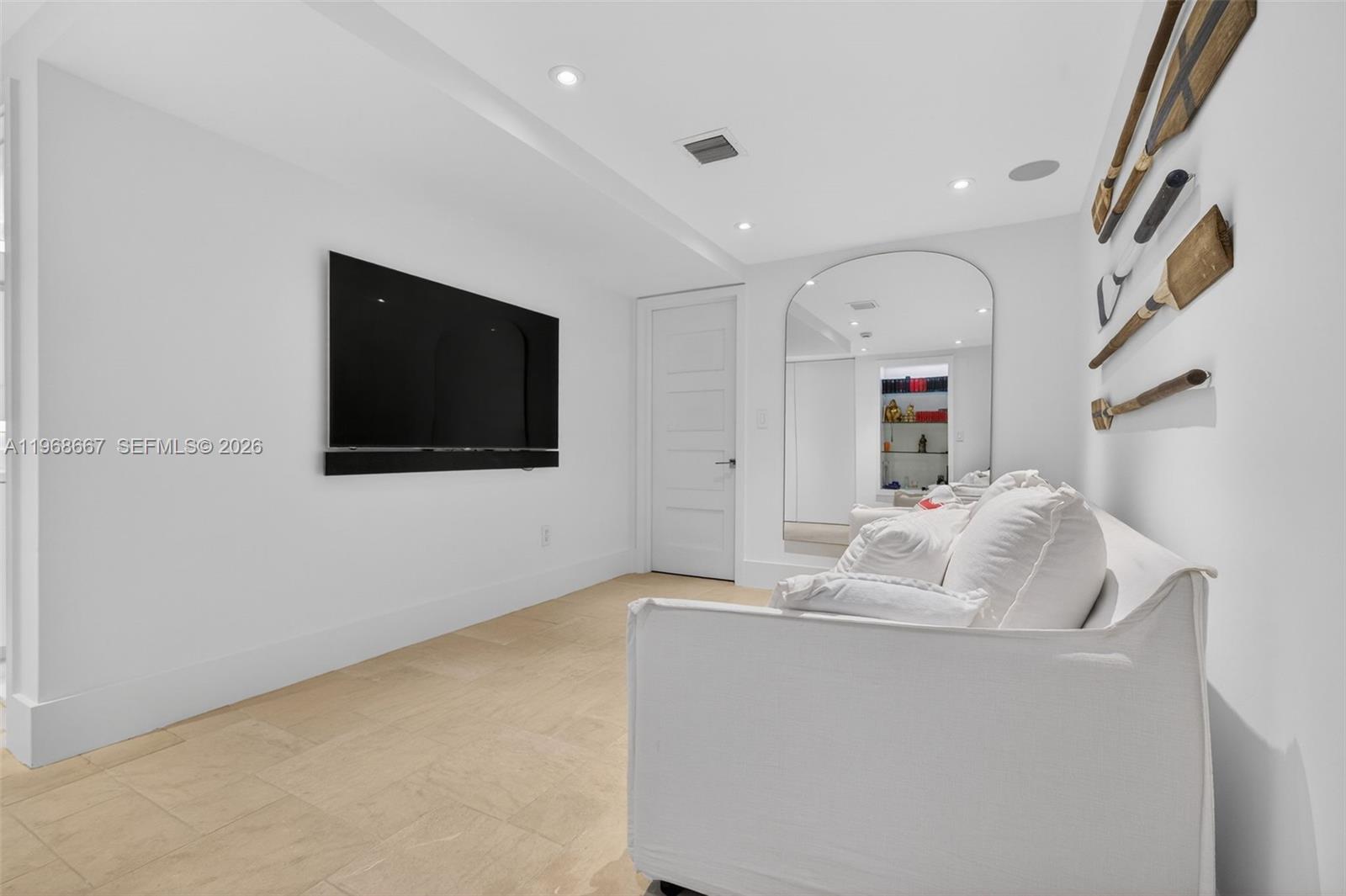 600 Grapetree Dr #11B-N Key Biscayne, FL 33149