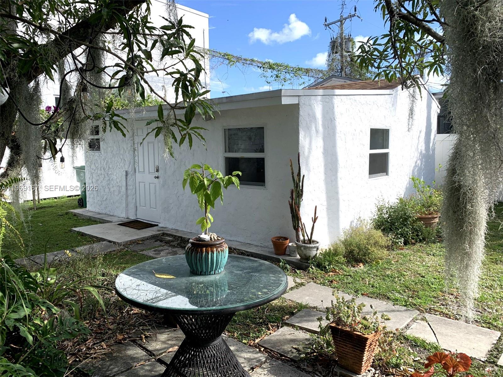 61 NW 53rd St Miami, FL 33127