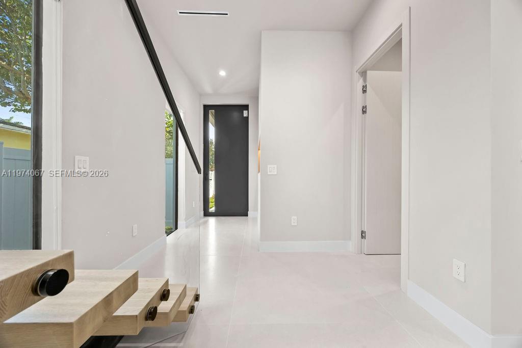 1135 NE 11th Ave Fort Lauderdale, FL 33304