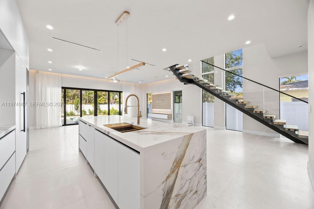 1135 NE 11th Ave Fort Lauderdale, FL 33304