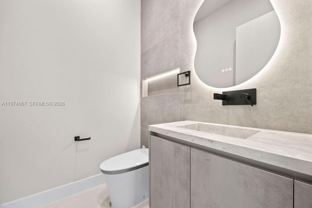 1135 NE 11th Ave Fort Lauderdale, FL 33304