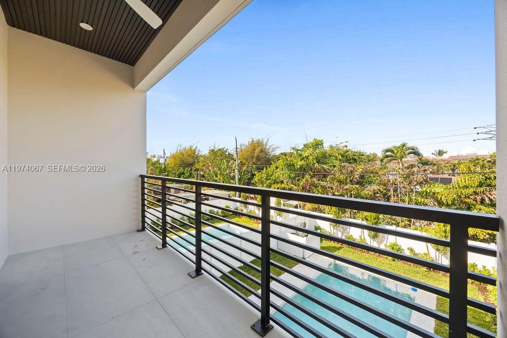 1135 NE 11th Ave Fort Lauderdale, FL 33304