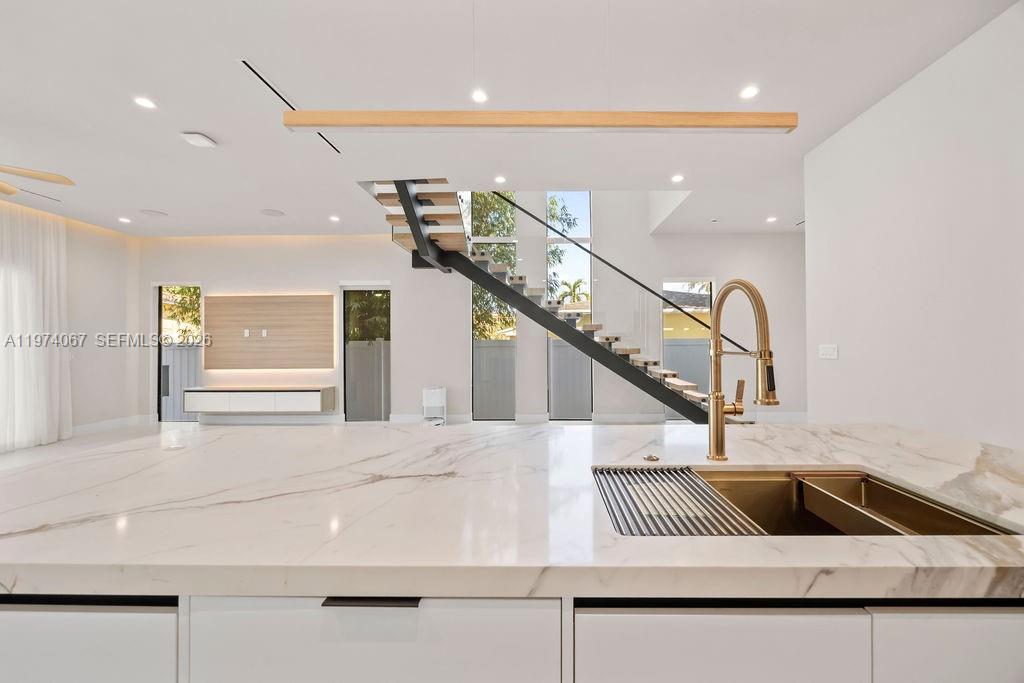 1135 NE 11th Ave Fort Lauderdale, FL 33304