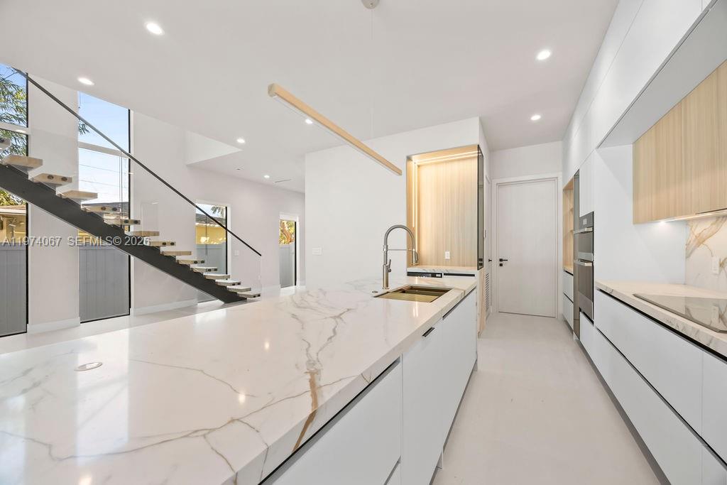 1135 NE 11th Ave Fort Lauderdale, FL 33304