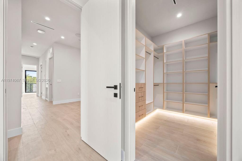 1135 NE 11th Ave Fort Lauderdale, FL 33304