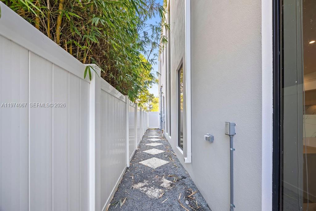 1135 NE 11th Ave Fort Lauderdale, FL 33304