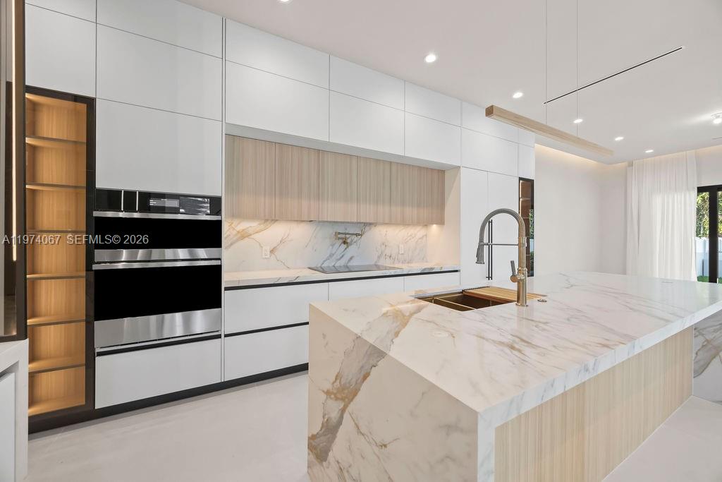 1135 NE 11th Ave Fort Lauderdale, FL 33304