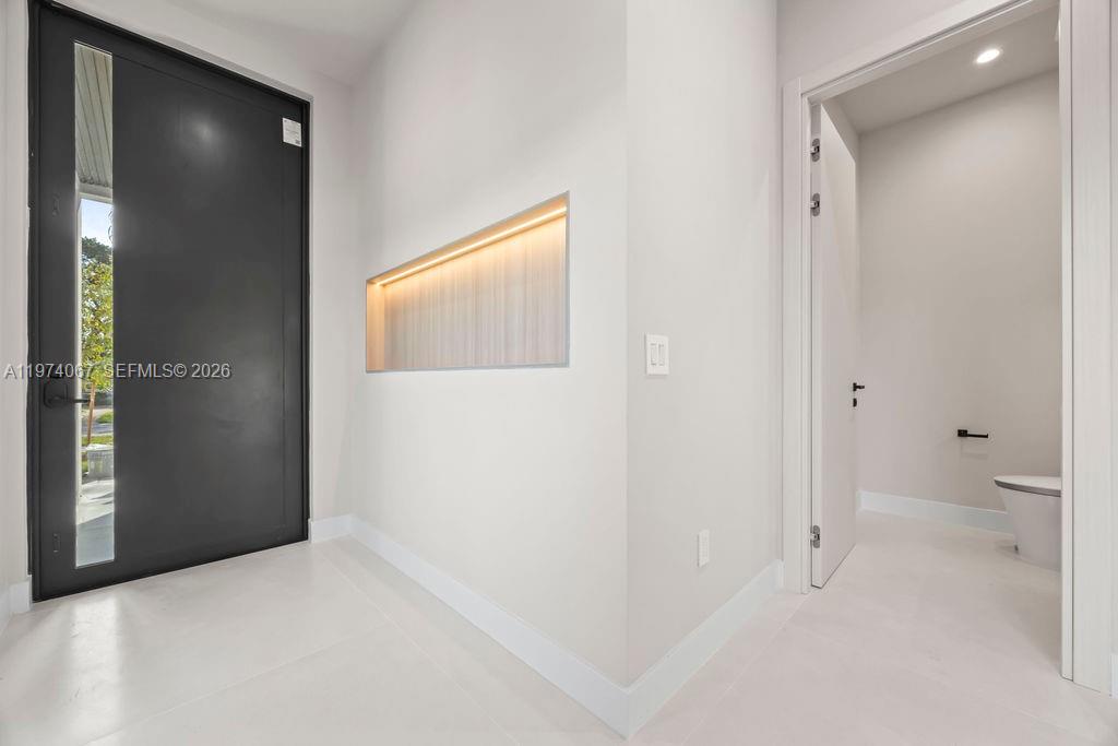 1135 NE 11th Ave Fort Lauderdale, FL 33304