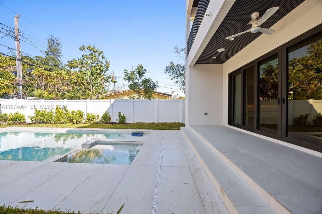 1135 NE 11th Ave Fort Lauderdale, FL 33304