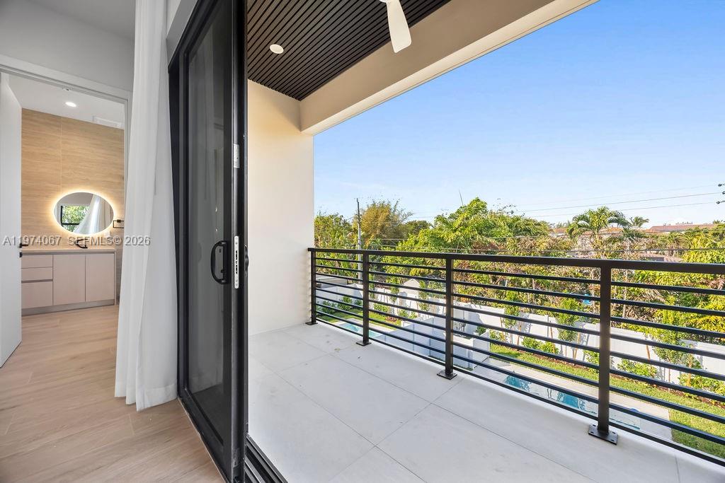 1135 NE 11th Ave Fort Lauderdale, FL 33304