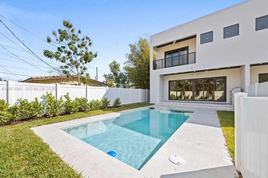 1135 NE 11th Ave Fort Lauderdale, FL 33304