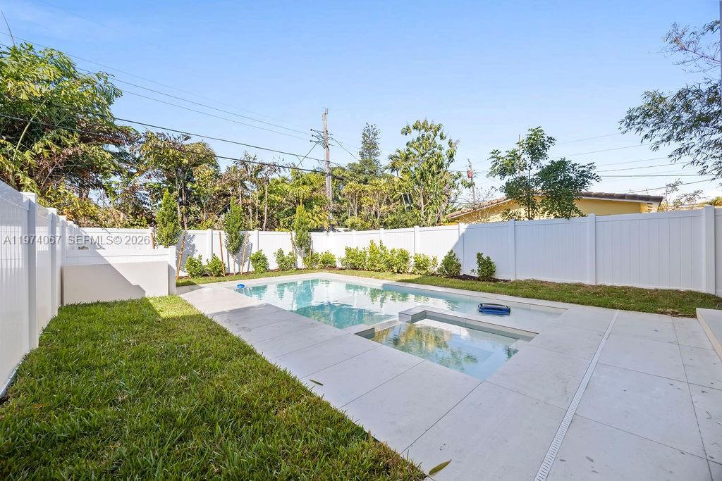 1135 NE 11th Ave Fort Lauderdale, FL 33304