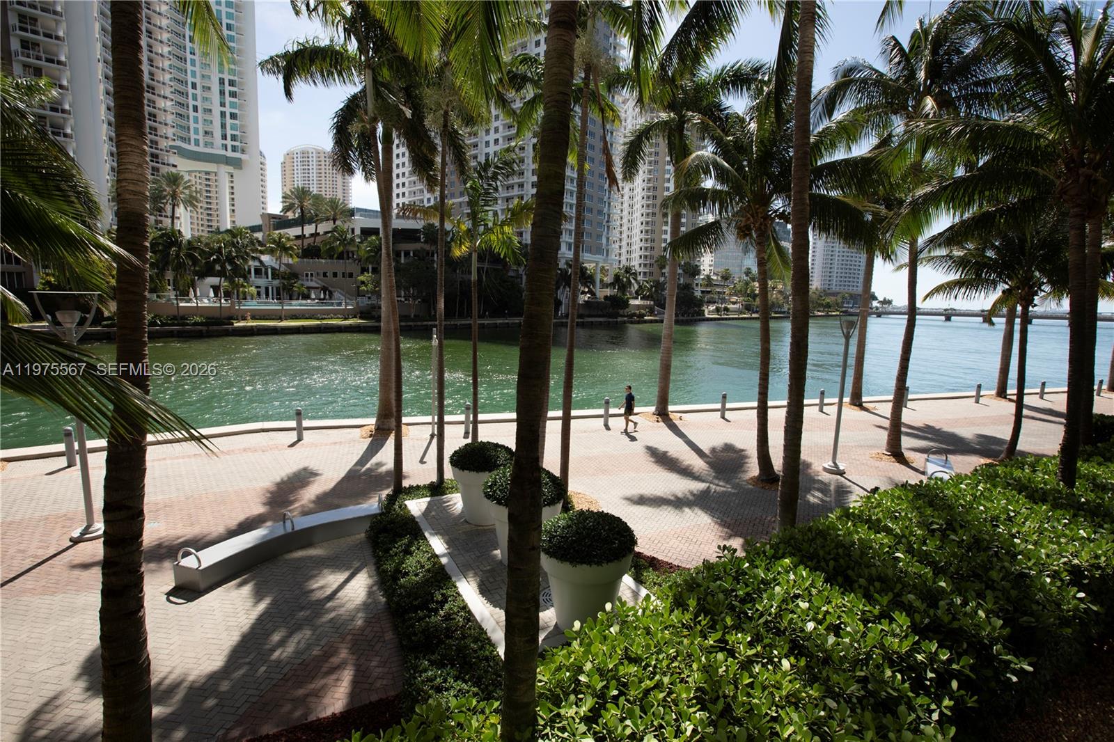 image Icon Brickell I17