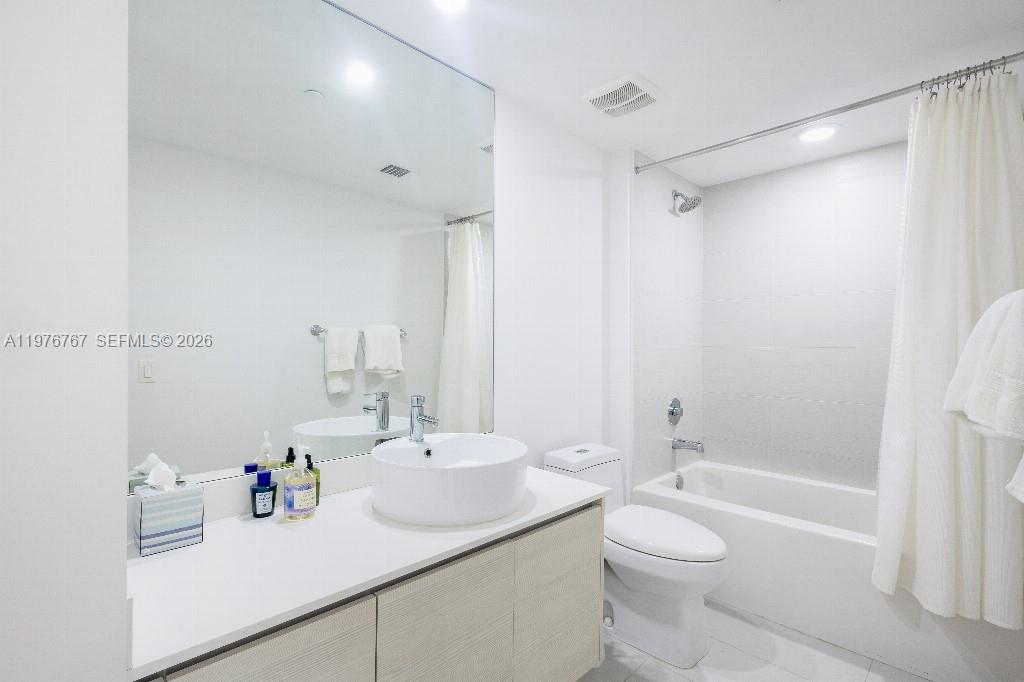 4250 Biscayne Blvd #816 Miami, FL 33137