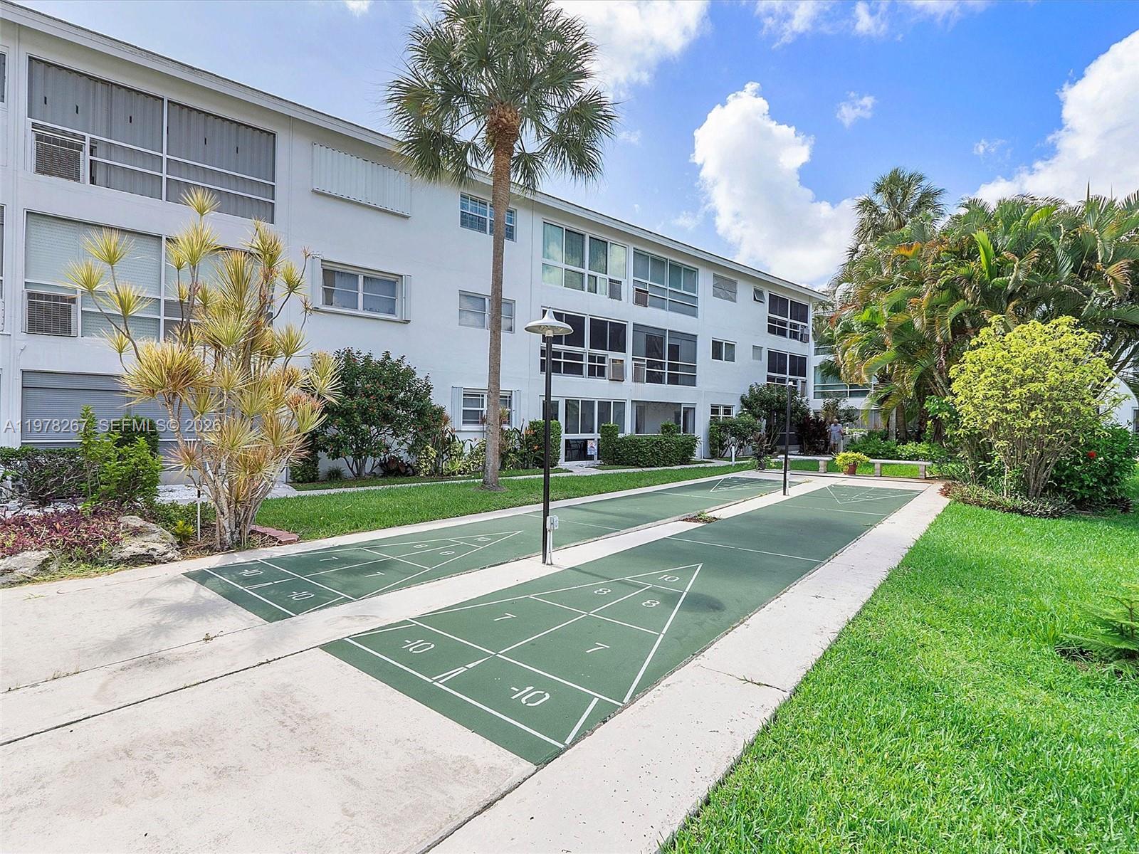 2050 NE 39th St #W212 Lighthouse Point, FL 33064