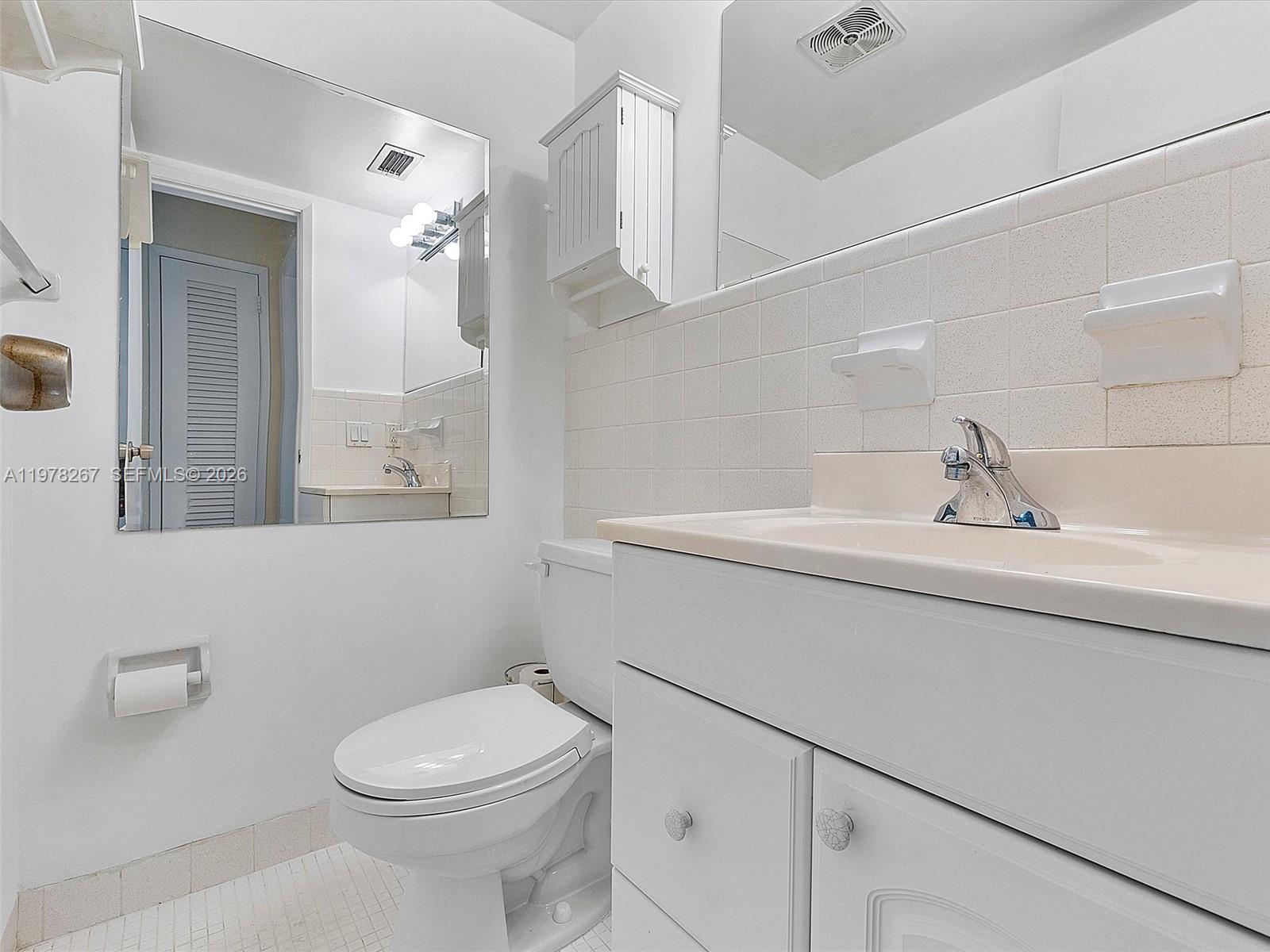 2050 NE 39th St #W212 Lighthouse Point, FL 33064