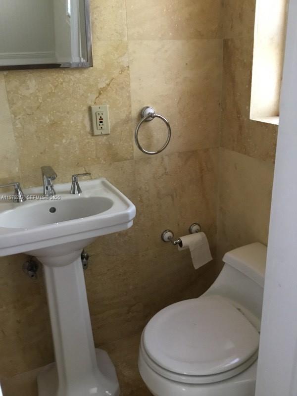 8927 Hawthorne Ave Surfside, FL 33154