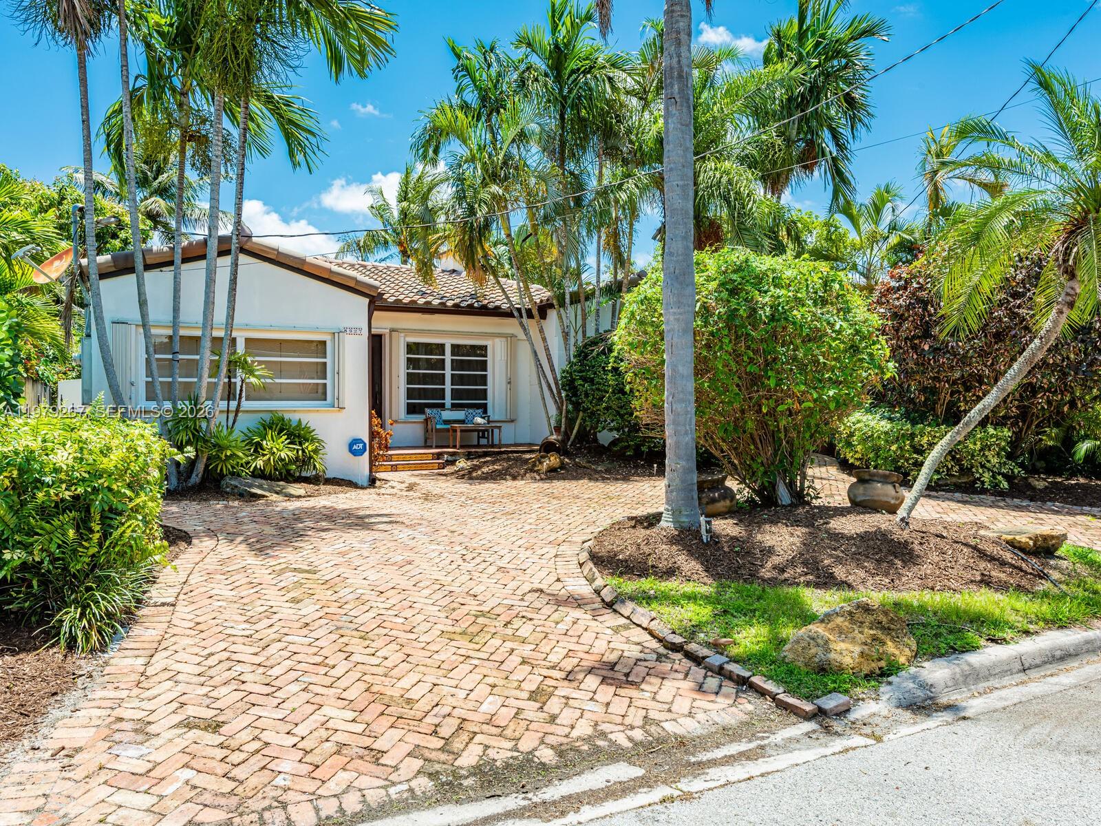 8927 Hawthorne Ave Surfside, FL 33154