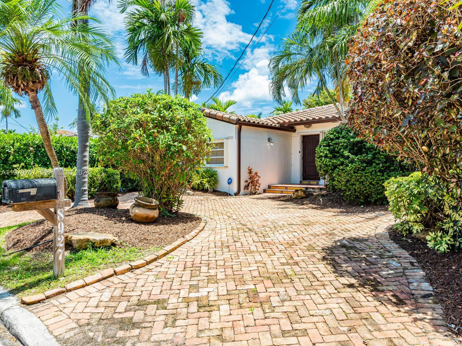 8927 Hawthorne Ave Surfside, FL 33154