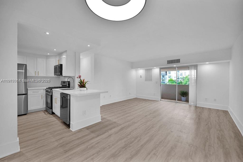 2201 Brickell Ave #80